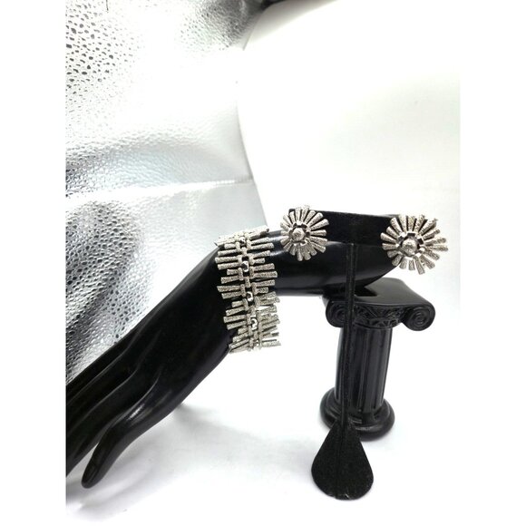 Rare Crown Trifari Brutalist Set Bracelet & Earrings Silvertone Signed 1960s - Picture 4 of 6